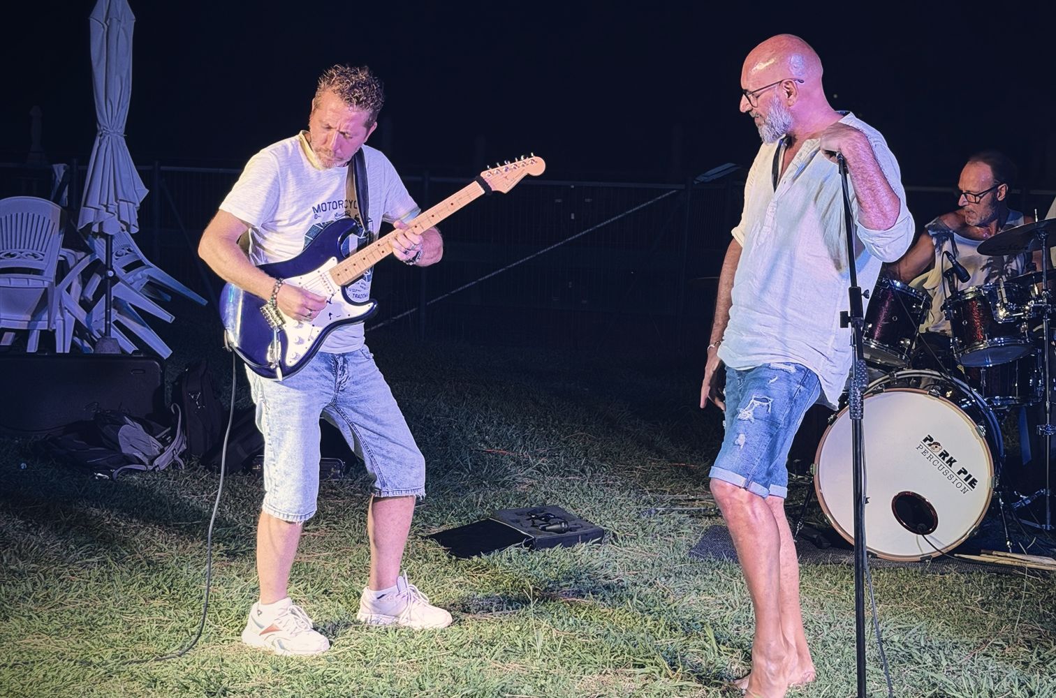 La band dal vivo in una serata estiva